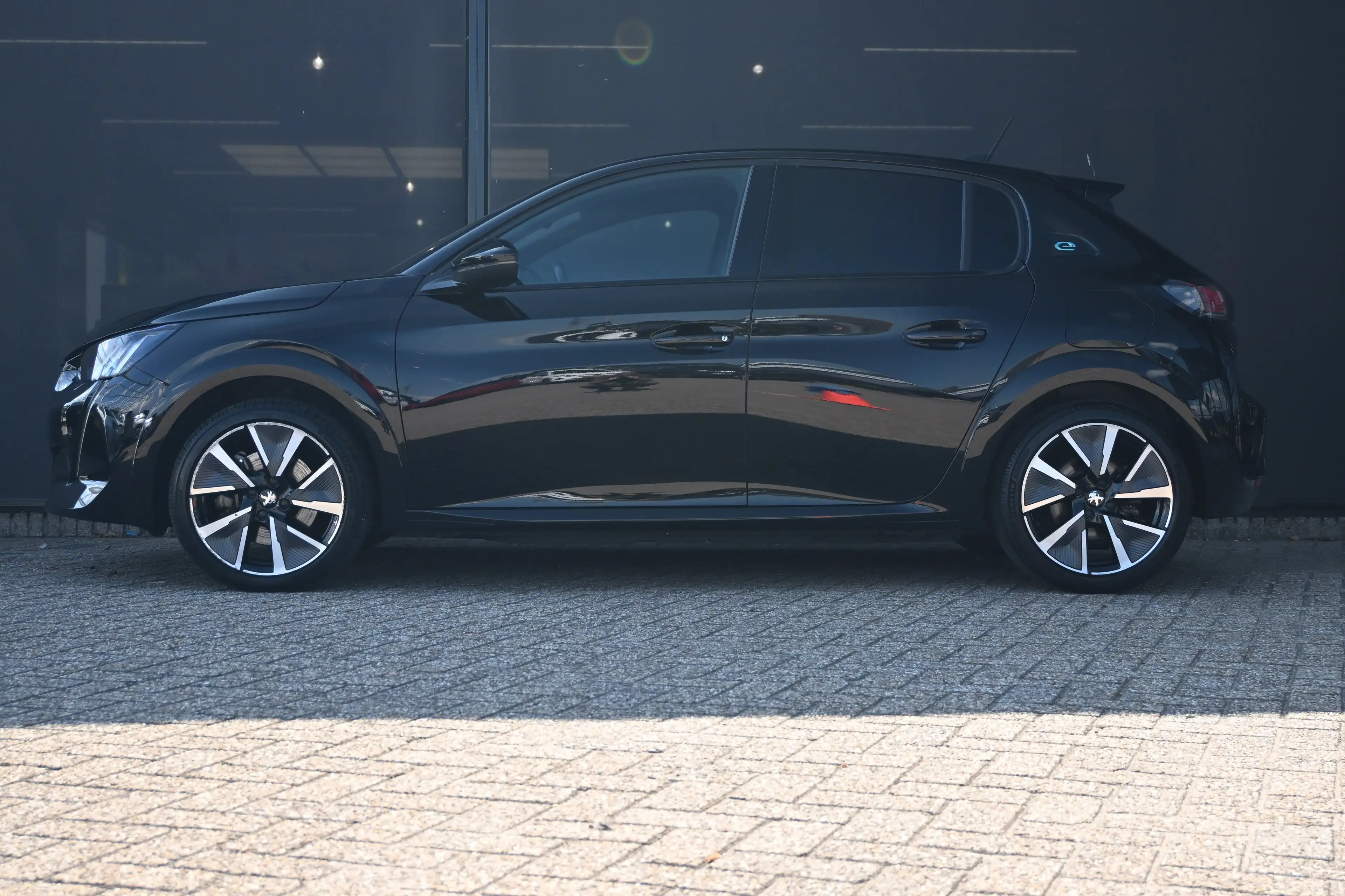 Peugeot e-208 EV GT Pack 50 kWh 3 Fase | Panoramadak | Stoelverw — photo 4