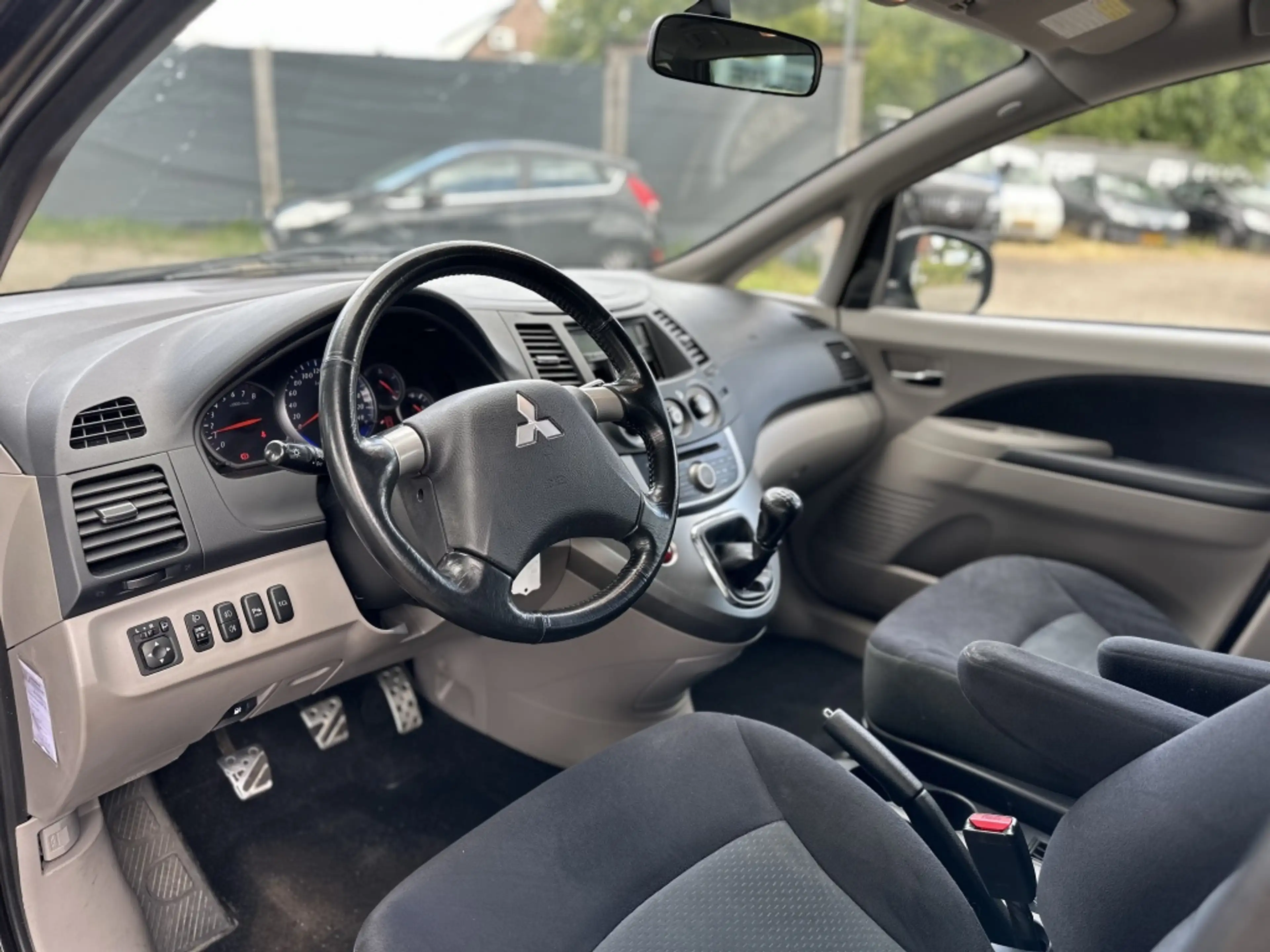 Mitsubishi Grandis 2.4-16V Limited 7 PERSOONS *NAP*TREKHAAK*AIRCO*PDC — photo 10