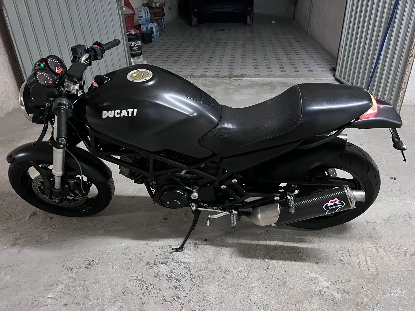 Ducati Monster 695 dark - 2