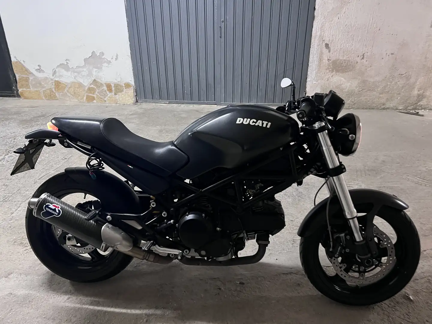 Ducati Monster 695 dark - 1