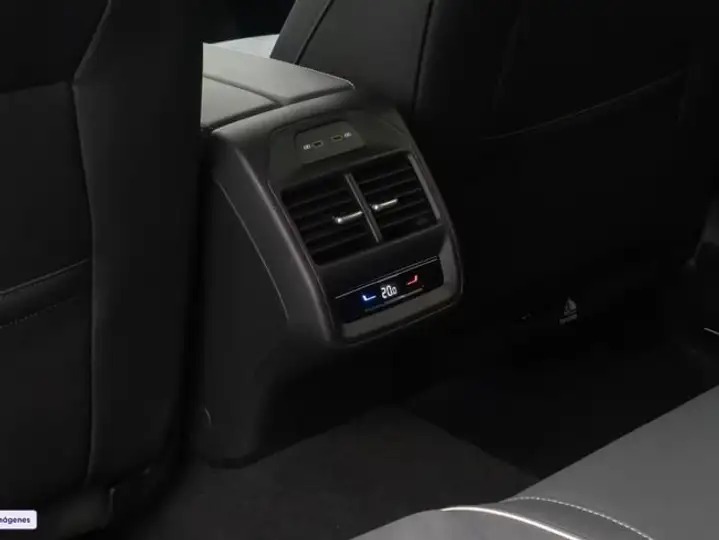 Volkswagen Passat 2024, foto 27