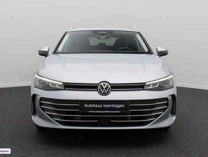 Volkswagen Passat 2024, foto 2