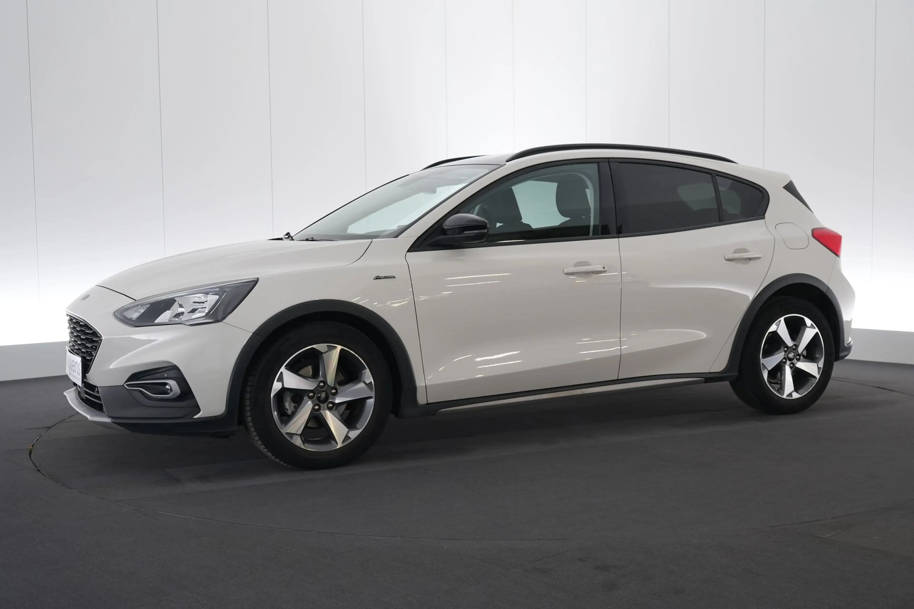 Ford Focus 1.0i EcoBoost MHEV Active LED GPS PDC CAM Verw. Ze — photo 12
