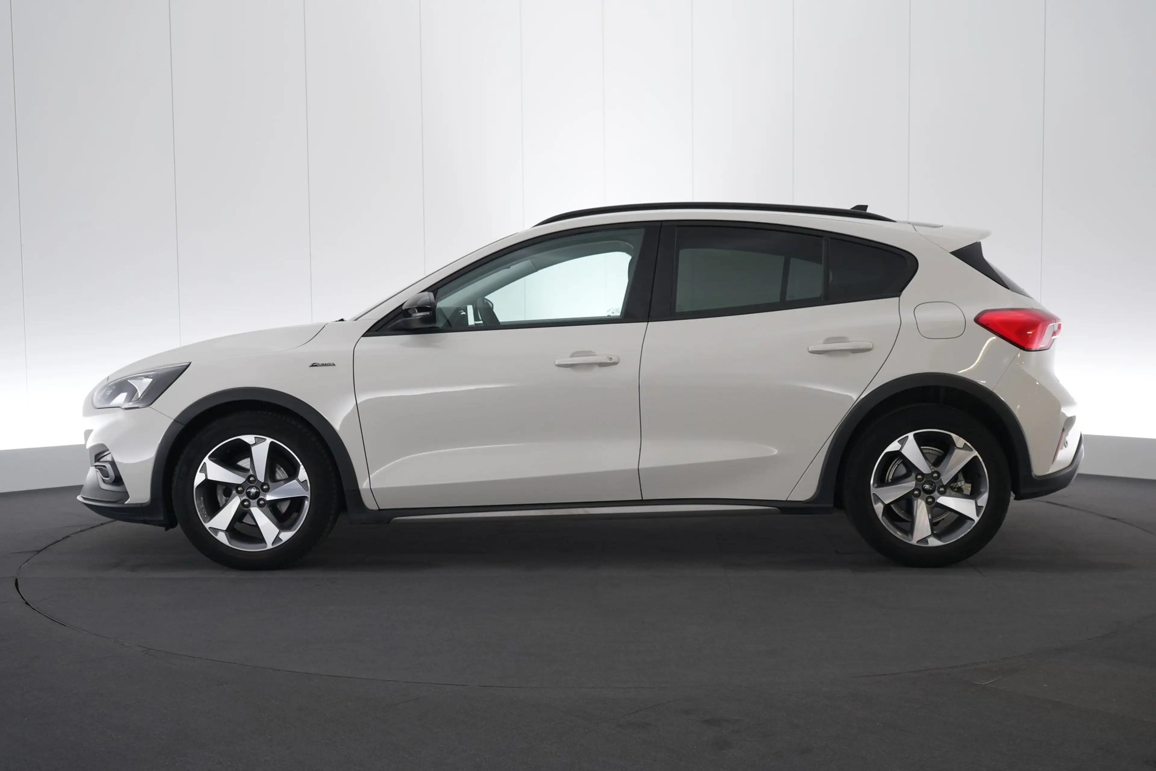 Ford Focus 1.0i EcoBoost MHEV Active LED GPS PDC CAM Verw. Ze — photo 11