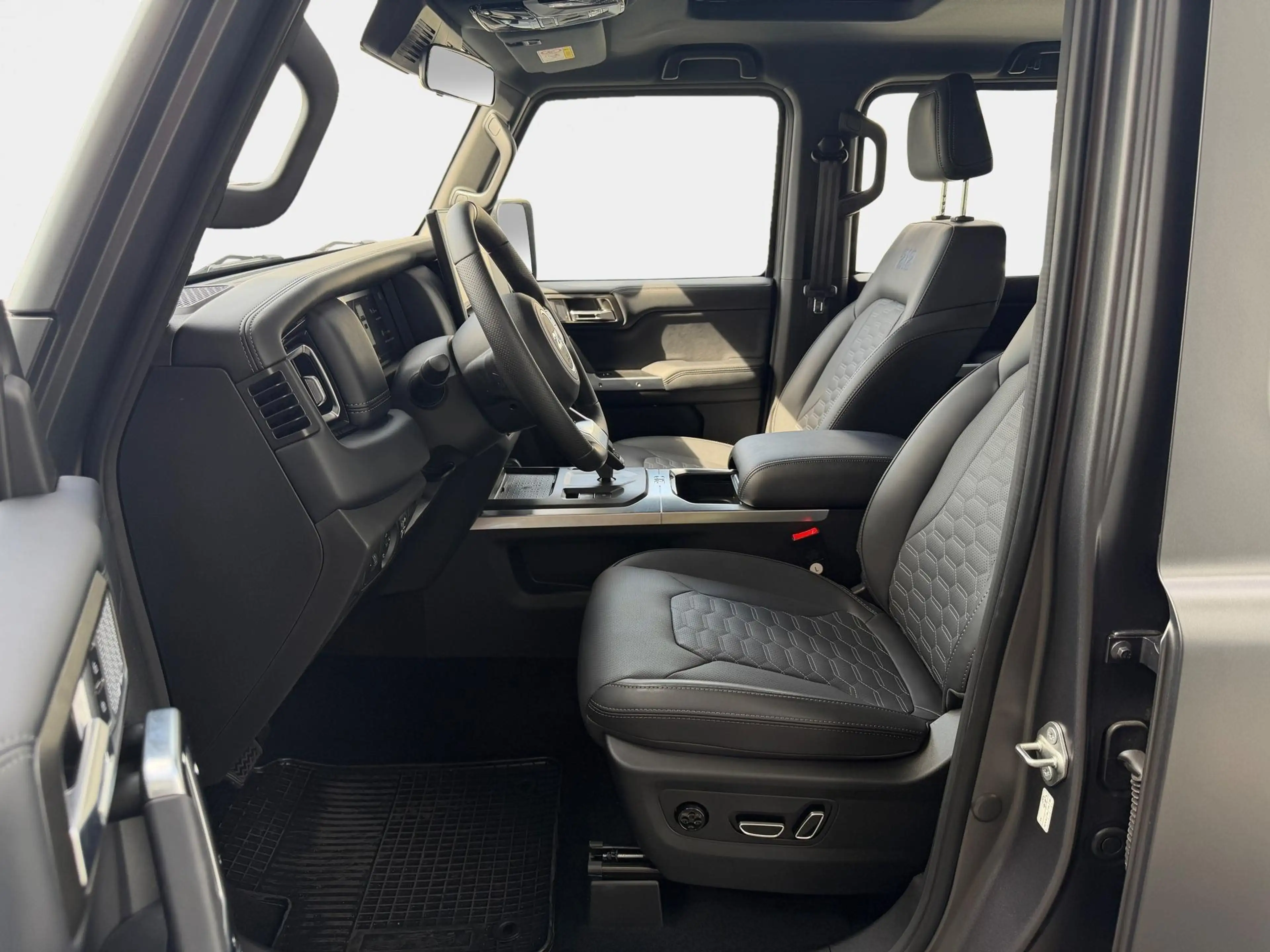 BAW 212 Offroad Seilwinde Allrad 4*4 Automatik BENZINER... — photo 15