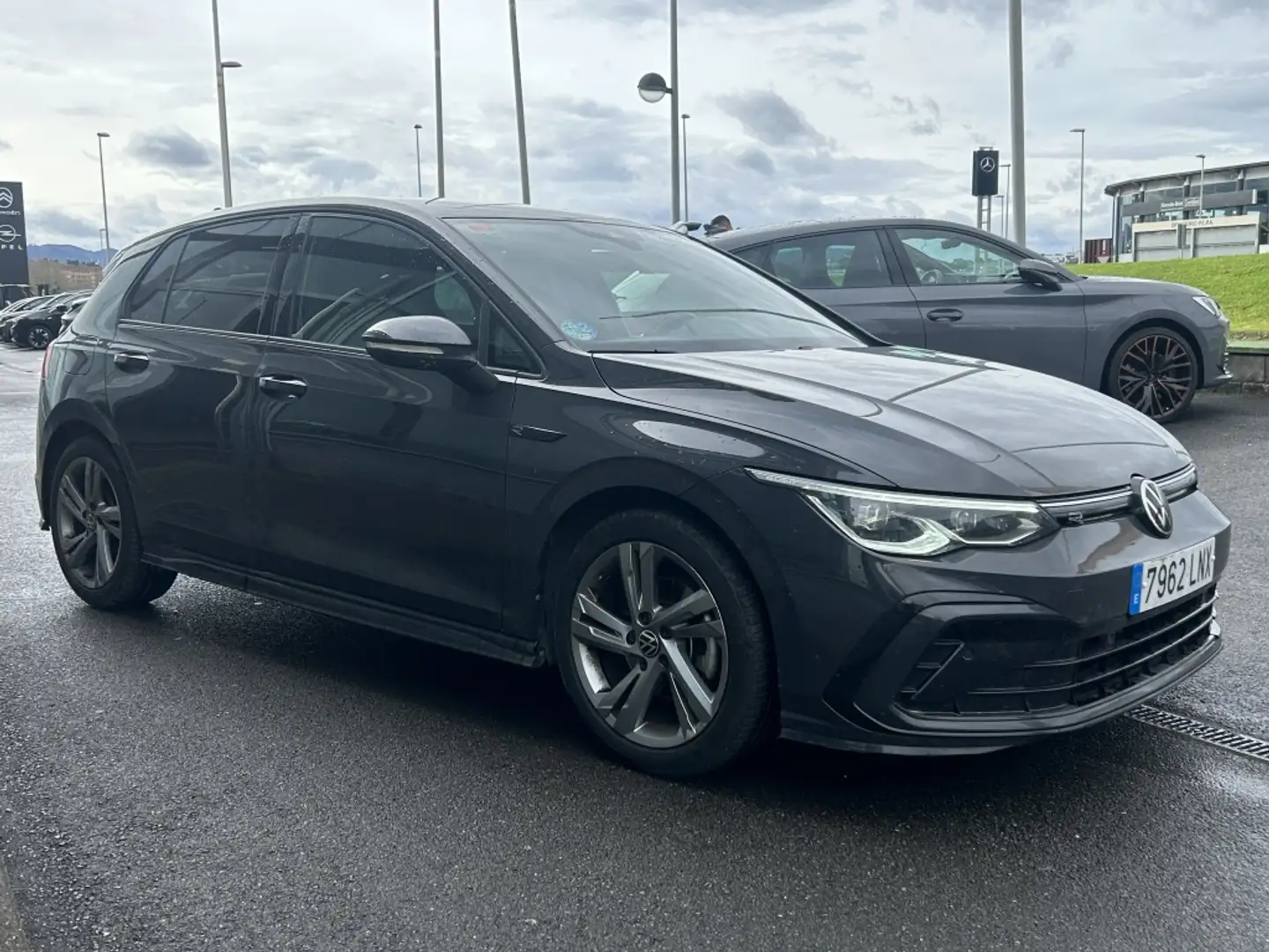 Volkswagen Golf 1.5 eTSI R-Line DSG 96kW Gris - 2