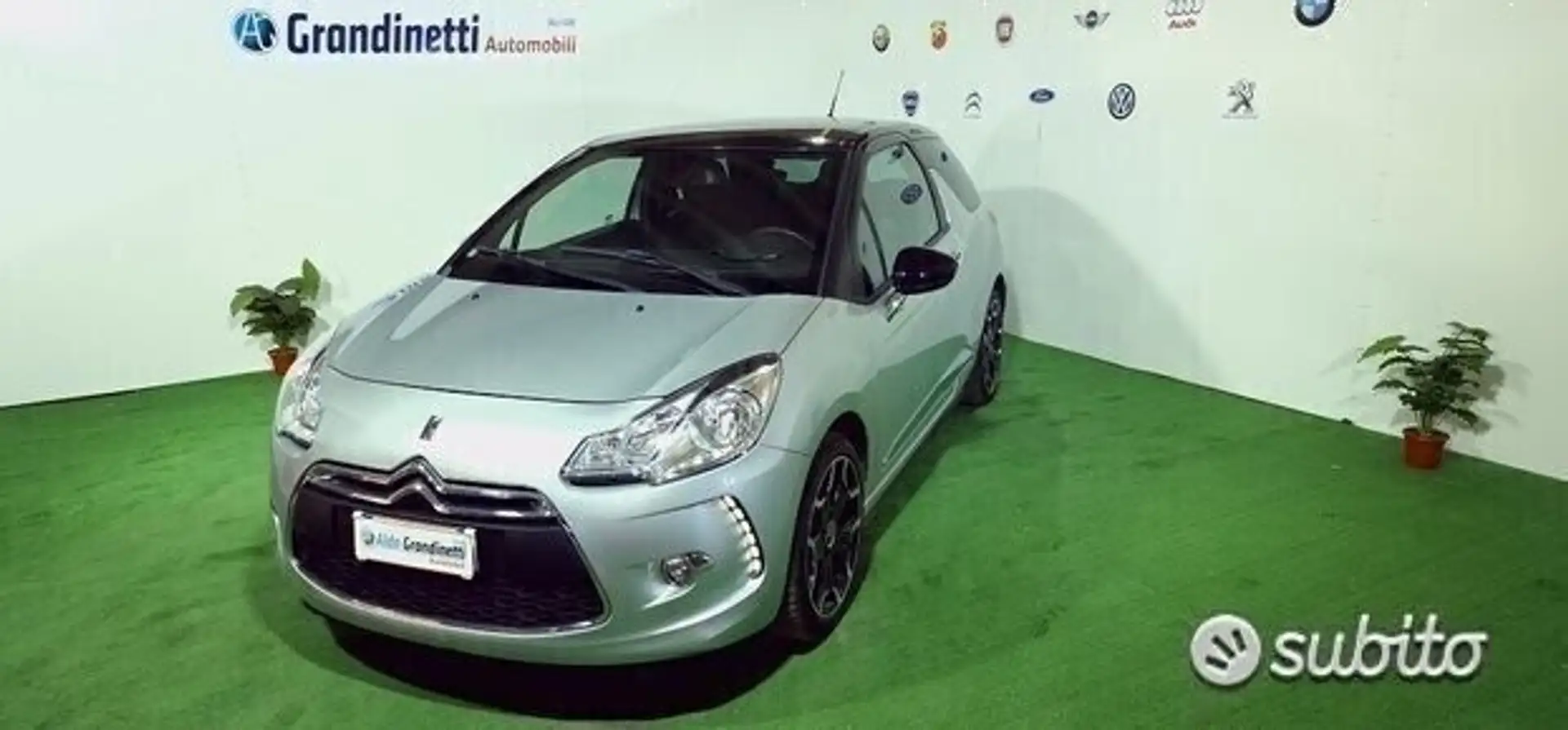 DS Automobiles DS 3 DS 3 1.4 HDi 70 So Chic Gris - 1