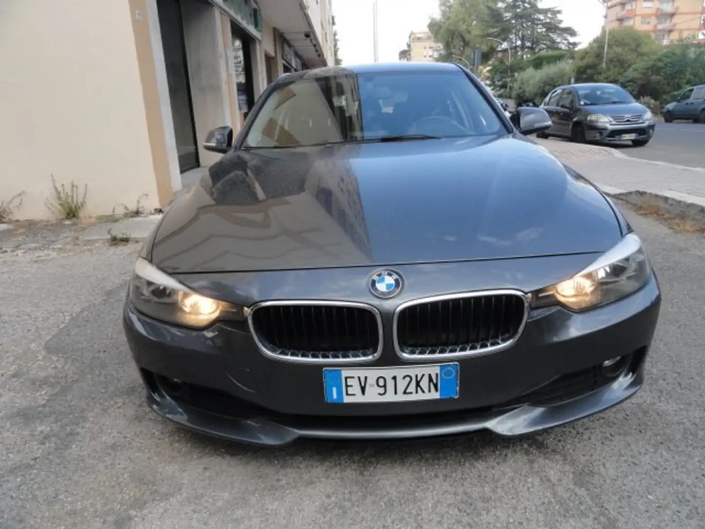 BMW 318 318tds Touring c/clima auto Gris - 2