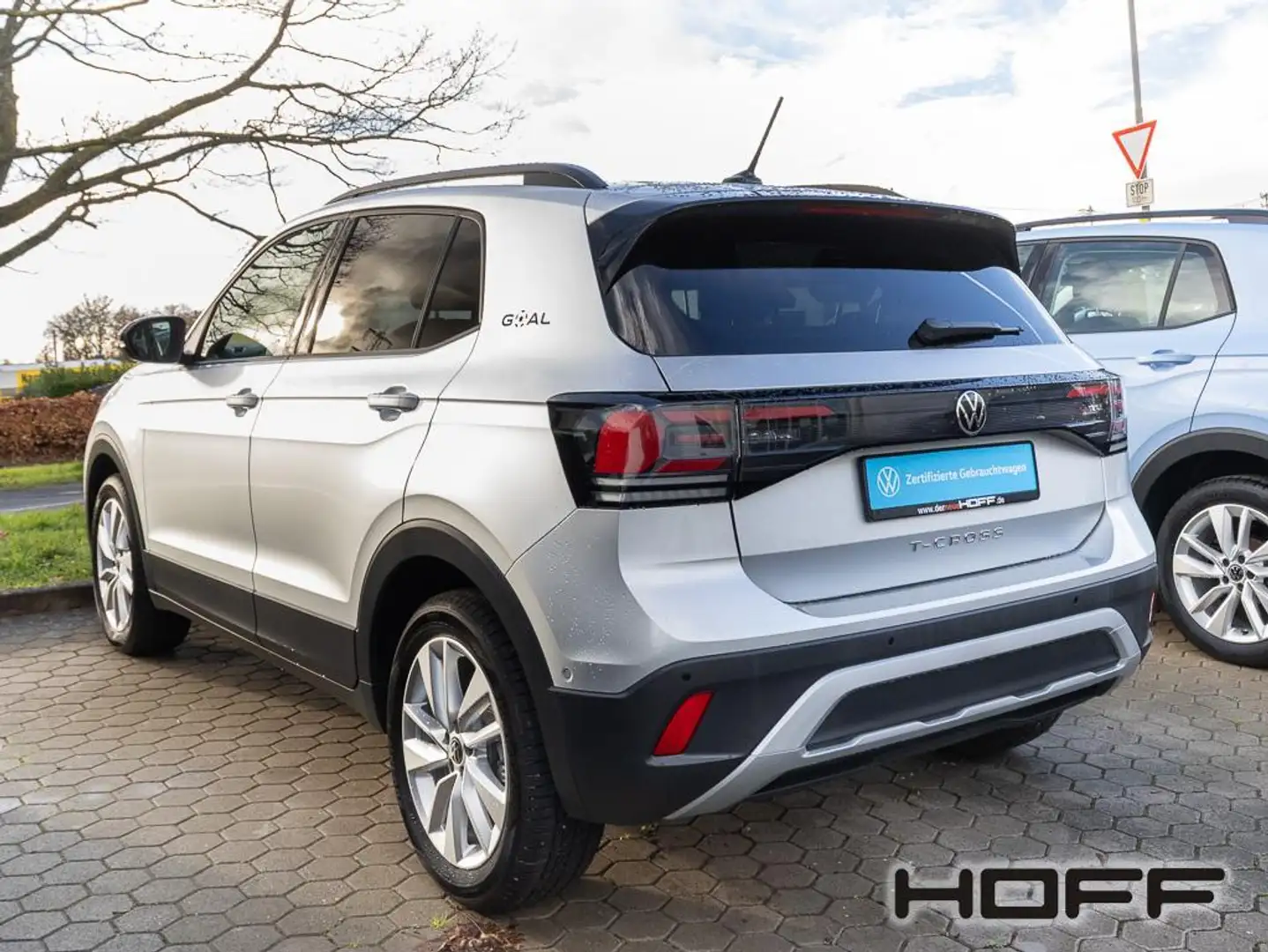 Volkswagen T-Cross 1.0 TSI Goal AHK ACC Navi SHZ PDC Allwetter APP Silber - 2