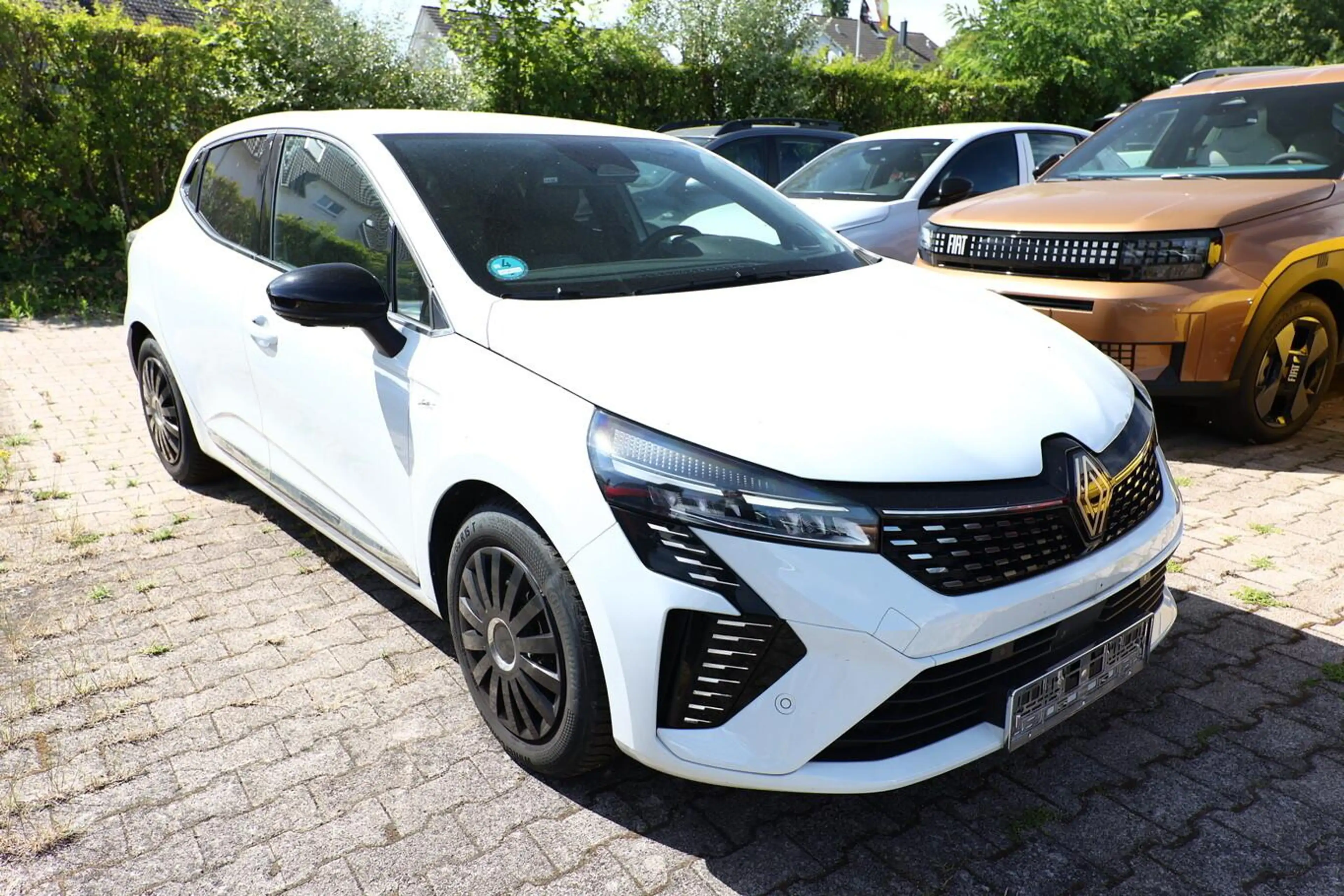 Renault Clio Techno V 1.6 E-TECH Hybrid 145 LED 360° PDC 69 ... — photo 2