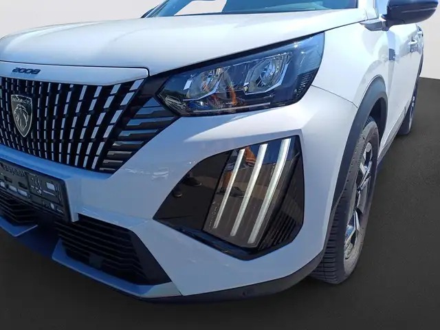 Peugeot 2008 view 9