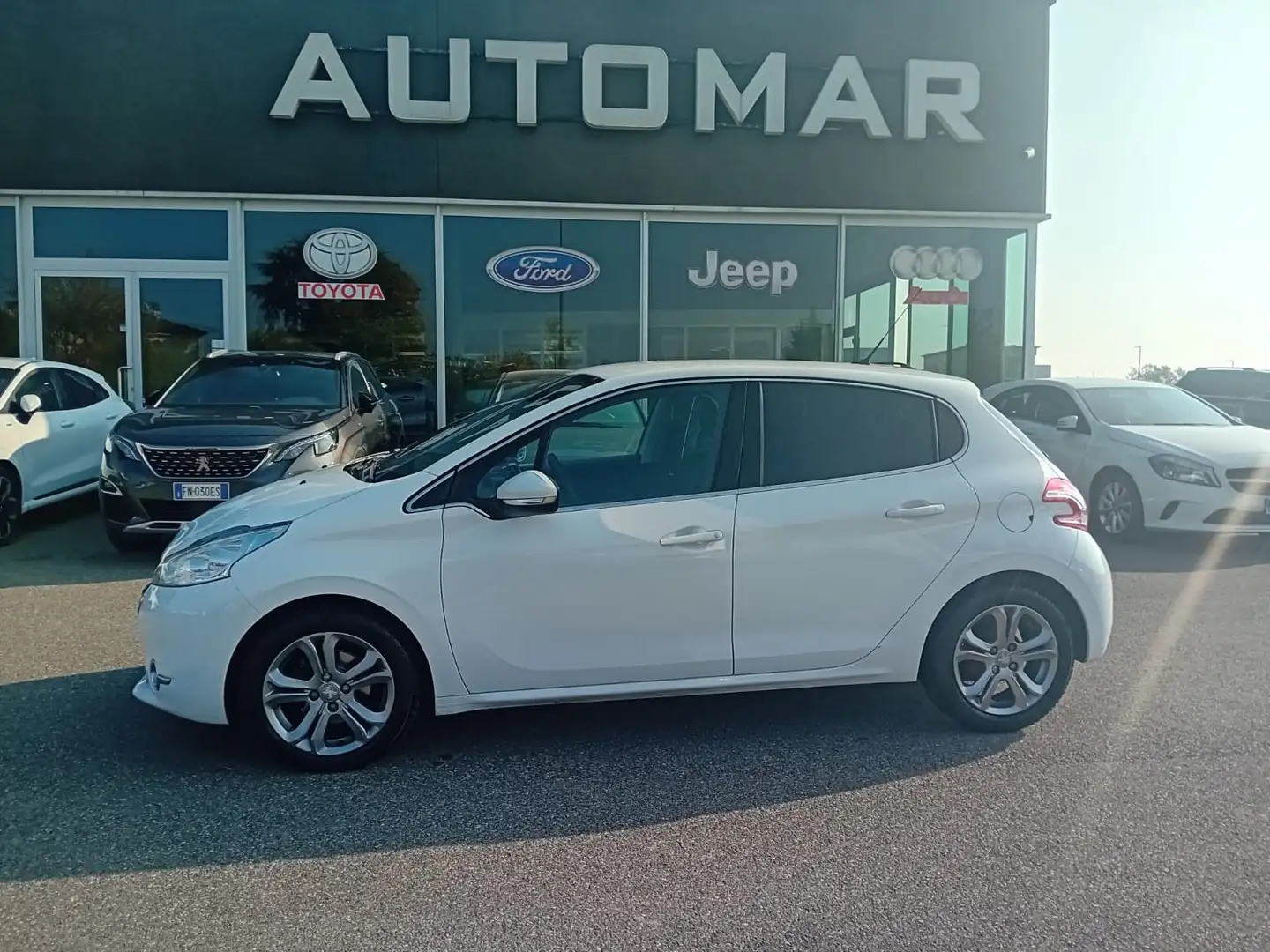 Peugeot 208 5p 1.4 hdi 8v Allure UNICOPR. Bianco - 1