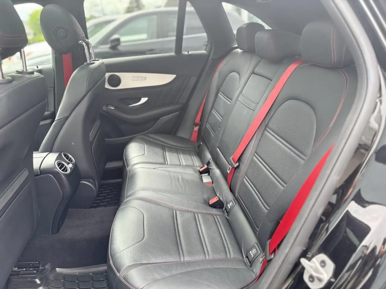 Mercedes-Benz GLC снимка Mercedes-Benz GLC