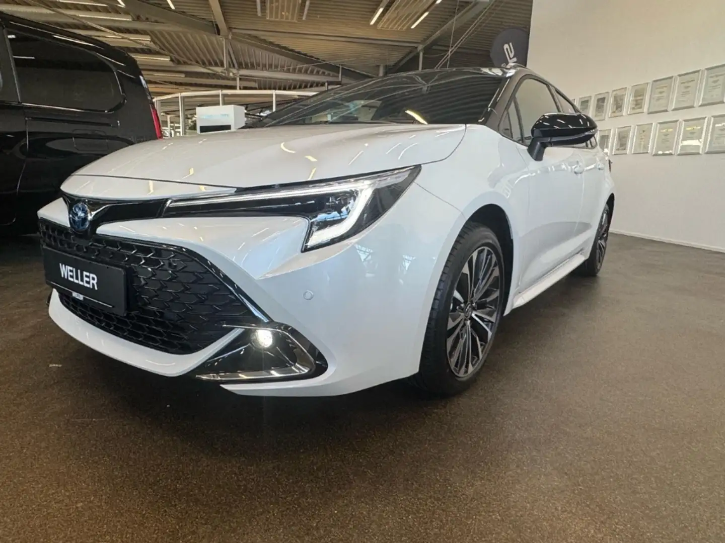 Toyota Corolla 2.0 Hybrid TS BLACK&WHITE *Navi*LED*CAM* Alb - 1