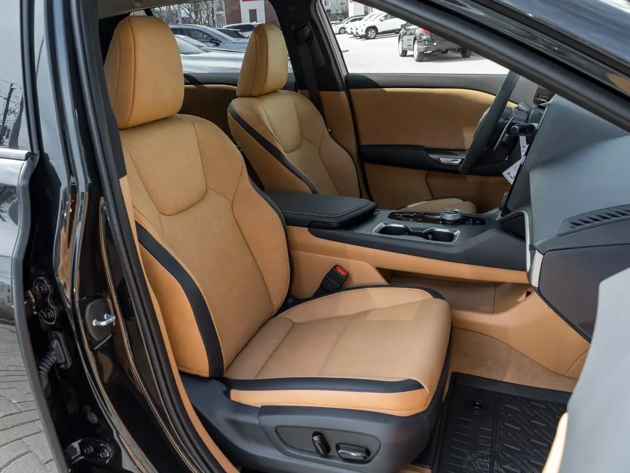 Lexus RZ снимка Lexus RZ