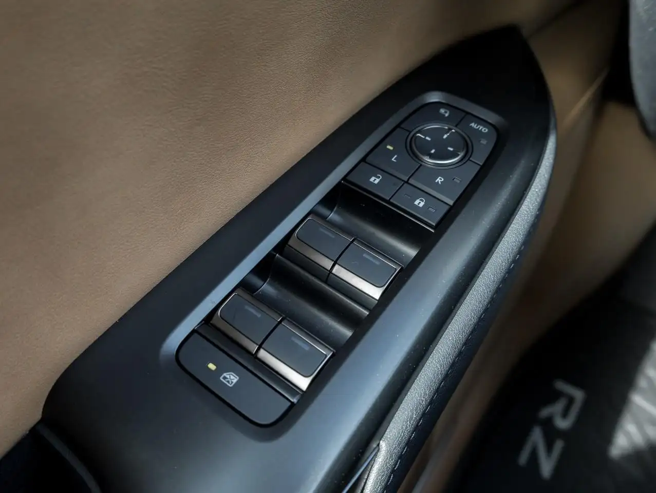 Lexus RZ снимка Lexus RZ
