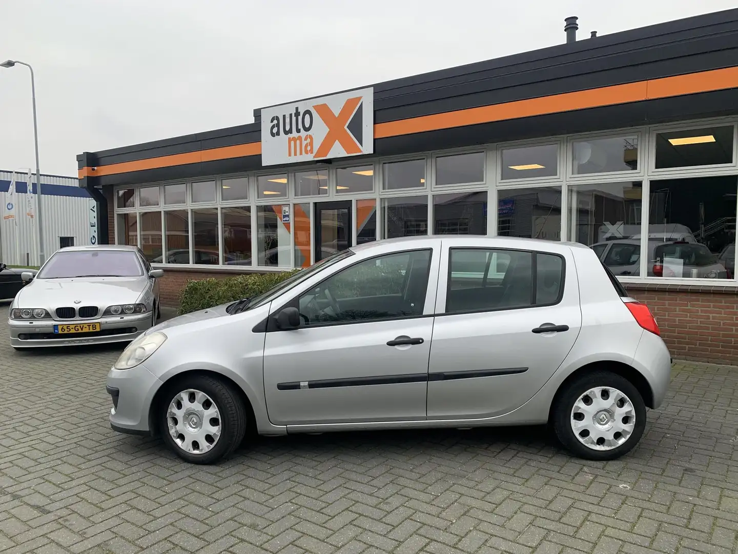 Renault Clio 1.2-16V Expression Grau - 2