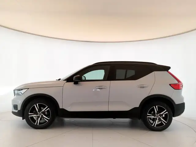 Volvo XC40 view 9