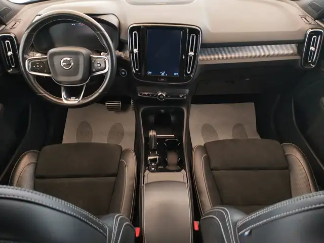 Volvo XC40 view 10