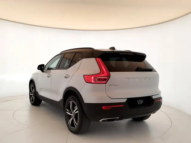 Volvo XC40 view 8