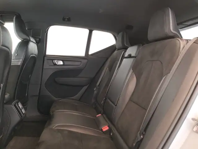 Volvo XC40 view 13