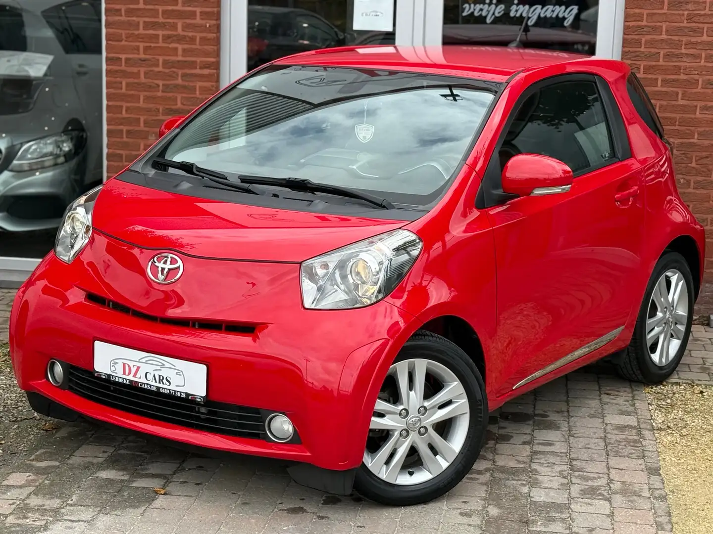 Toyota iQ 1.3I 98PK |✅KEY LESS | NAVI | LEDER | BLUETOOTH| Rouge - 2