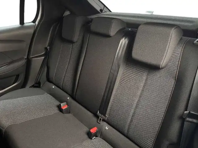 Peugeot 208 view 9