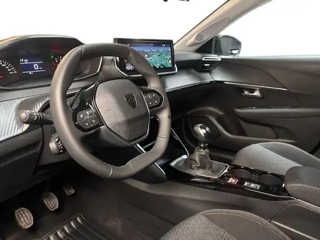 Peugeot 208 view 11