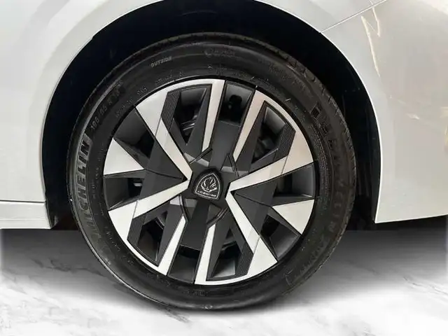 Peugeot 208 view 8