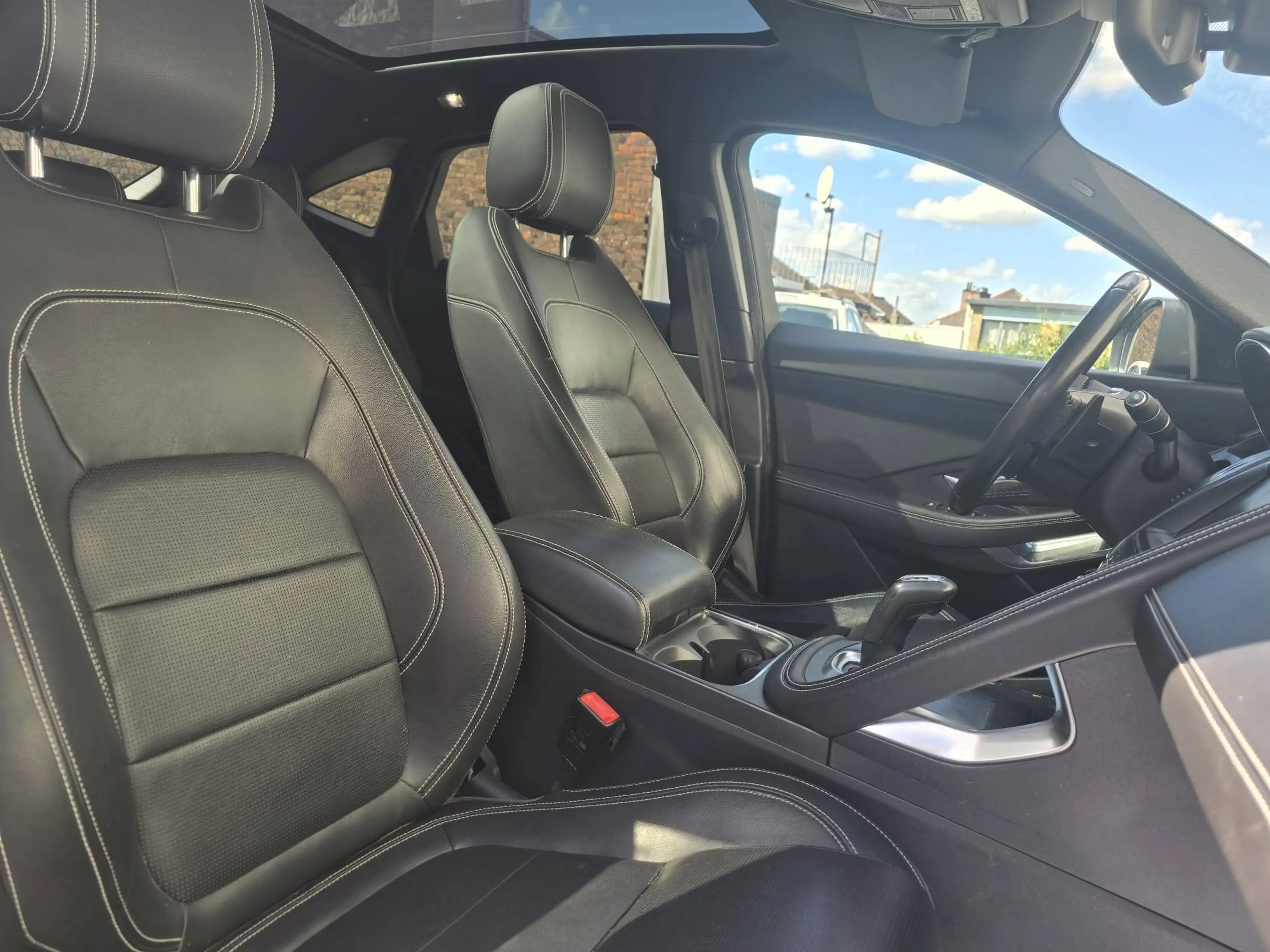 Jaguar E-Pace R-DYNAMIC * PANO * MERIDIAN — photo 9