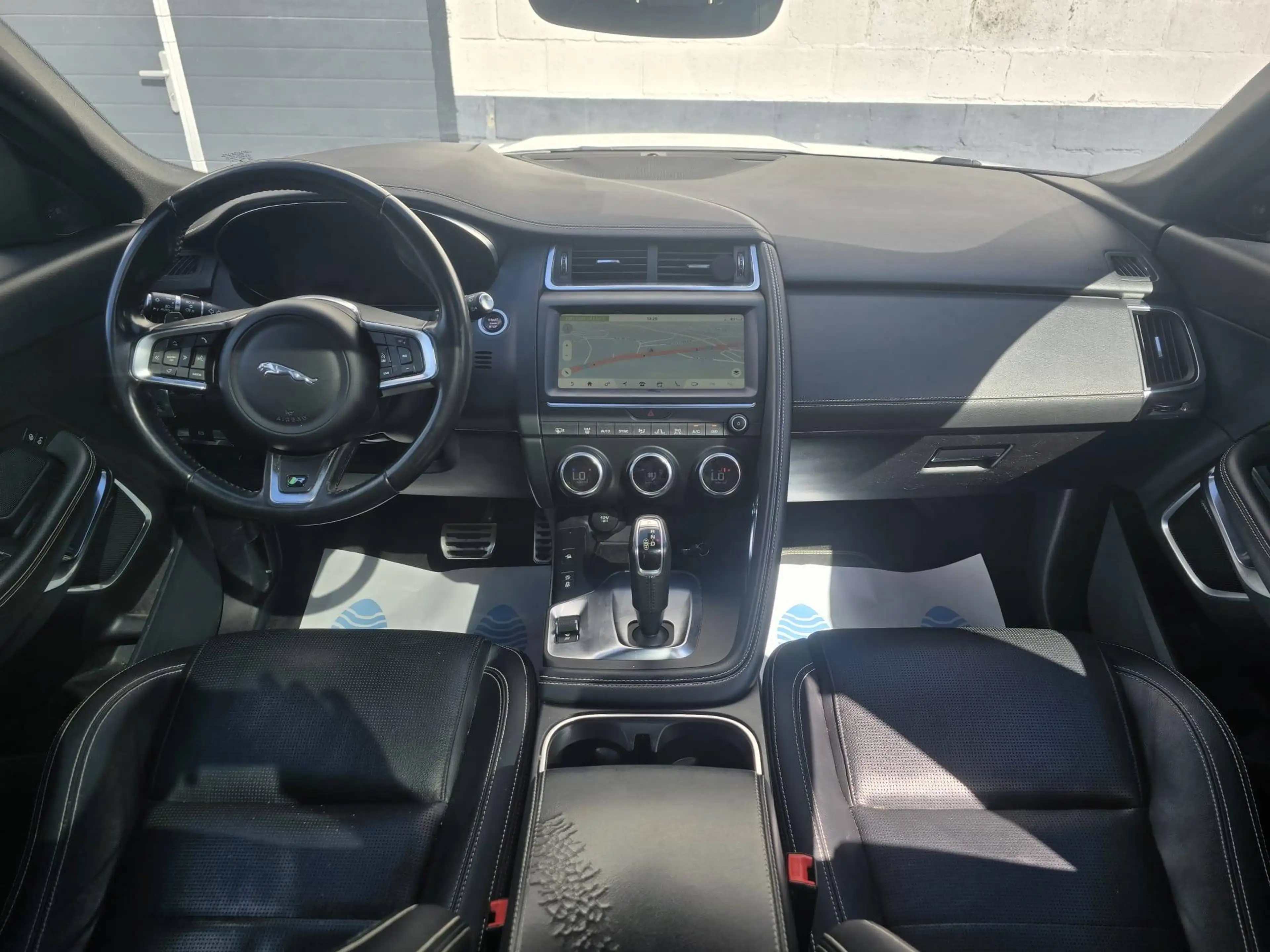 Jaguar E-Pace R-DYNAMIC * PANO * MERIDIAN — photo 8