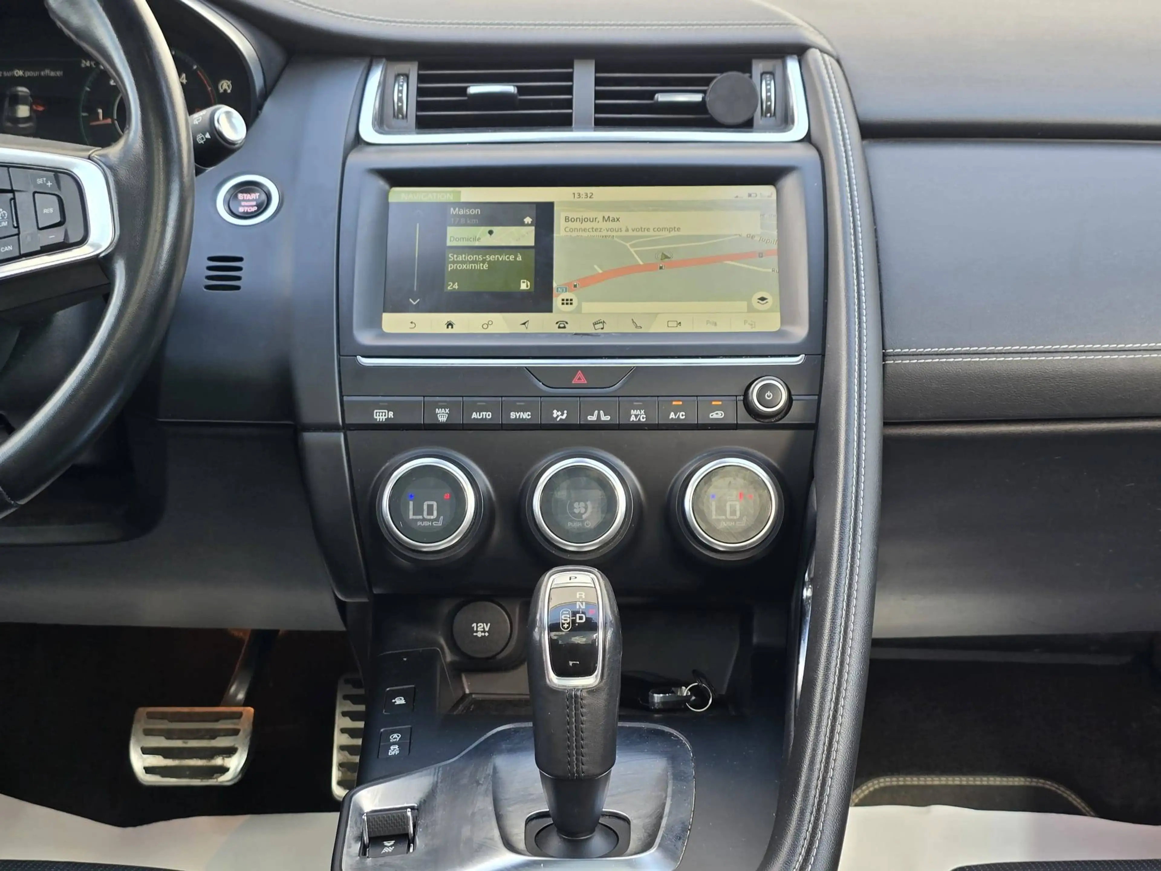 Jaguar E-Pace R-DYNAMIC * PANO * MERIDIAN — photo 11