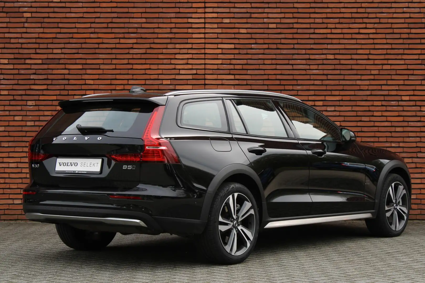 Volvo V60 Cross Country B5 AUT8 251PK Ultimate, Bowers & Wilkins Audiosyst Zwart - 2