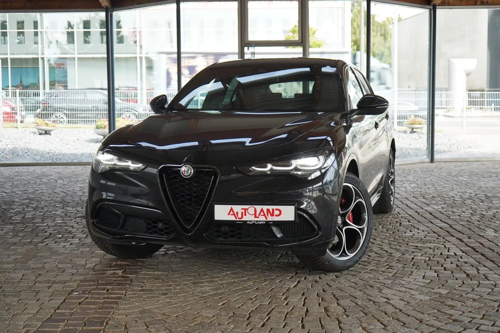 Alfa Romeo Stelvio 2.0 Turbo 16V AWD Aut. Matrix ACC Navi Schwarz - 2