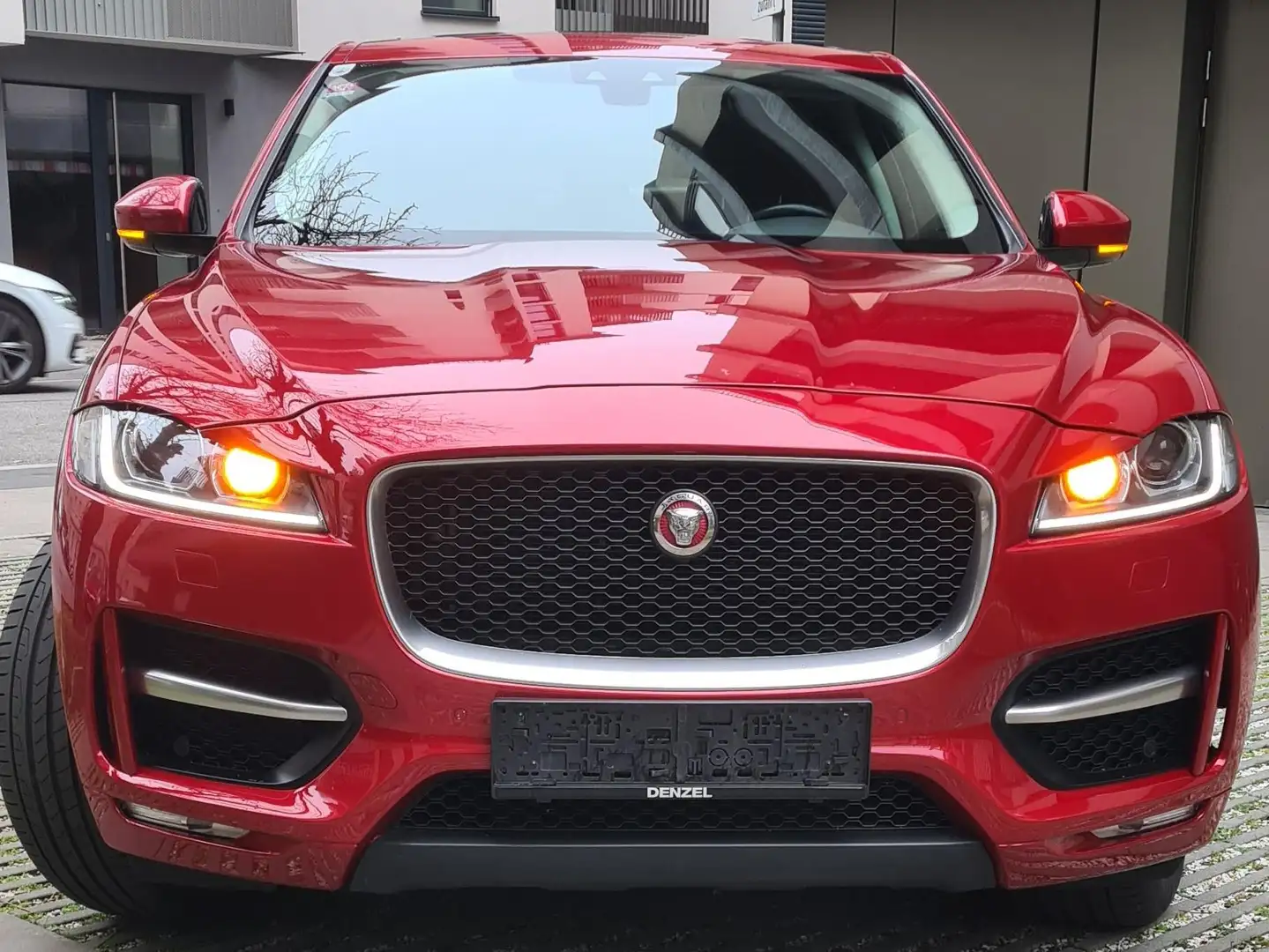 Jaguar F-Pace 20d AWD R-Sport Aut.Leder Navi Xeno Tausch Mögl Rot - 1