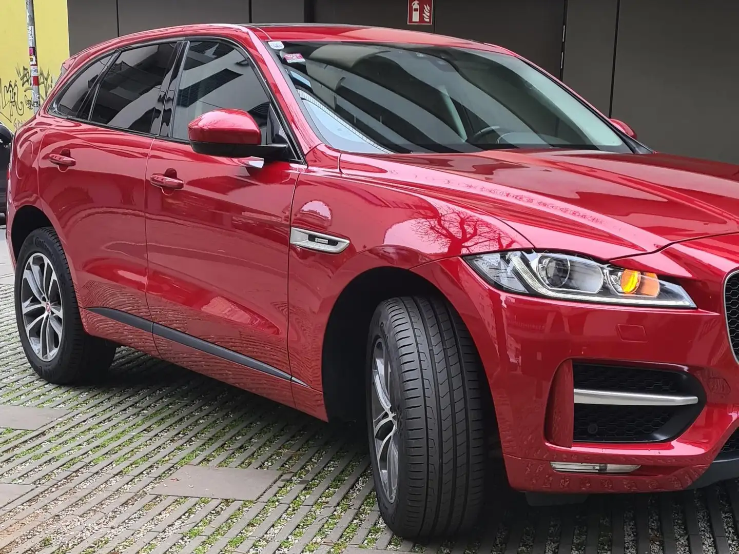 Jaguar F-Pace 20d AWD R-Sport Aut.Leder Navi Xeno Tausch Mögl Rot - 2