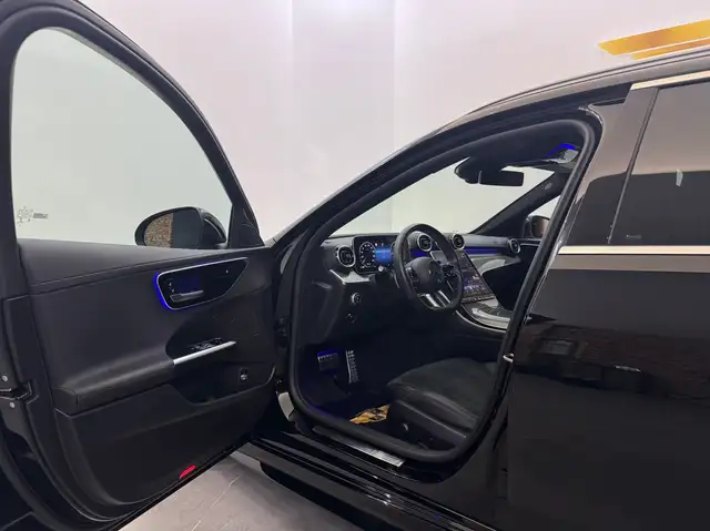 Mercedes-Benz C-Class view 11
