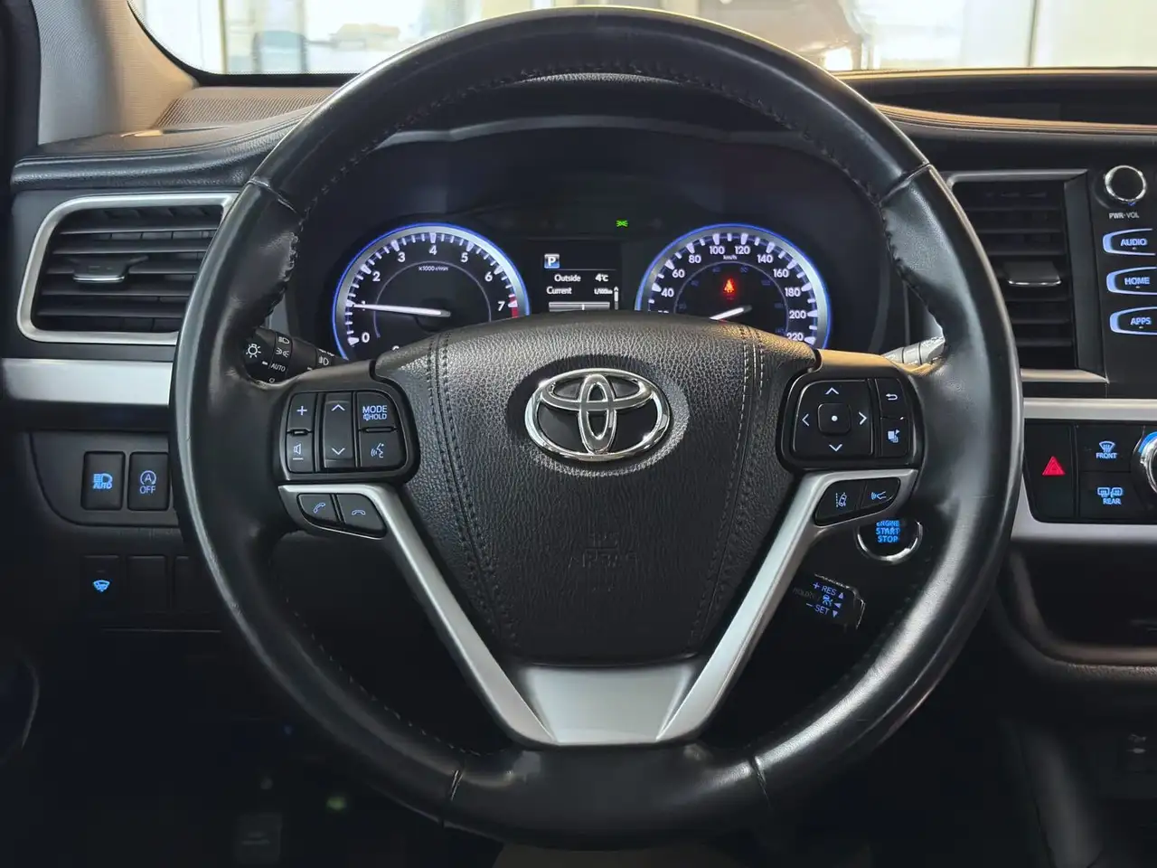 Toyota Highlander снимка Toyota Highlander