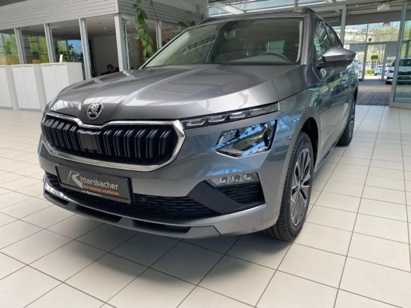 Skoda Kamiq Tour 1,0 TSI 6-Gang-Schaltgetriebe Sofort verfügba Grau - 2
