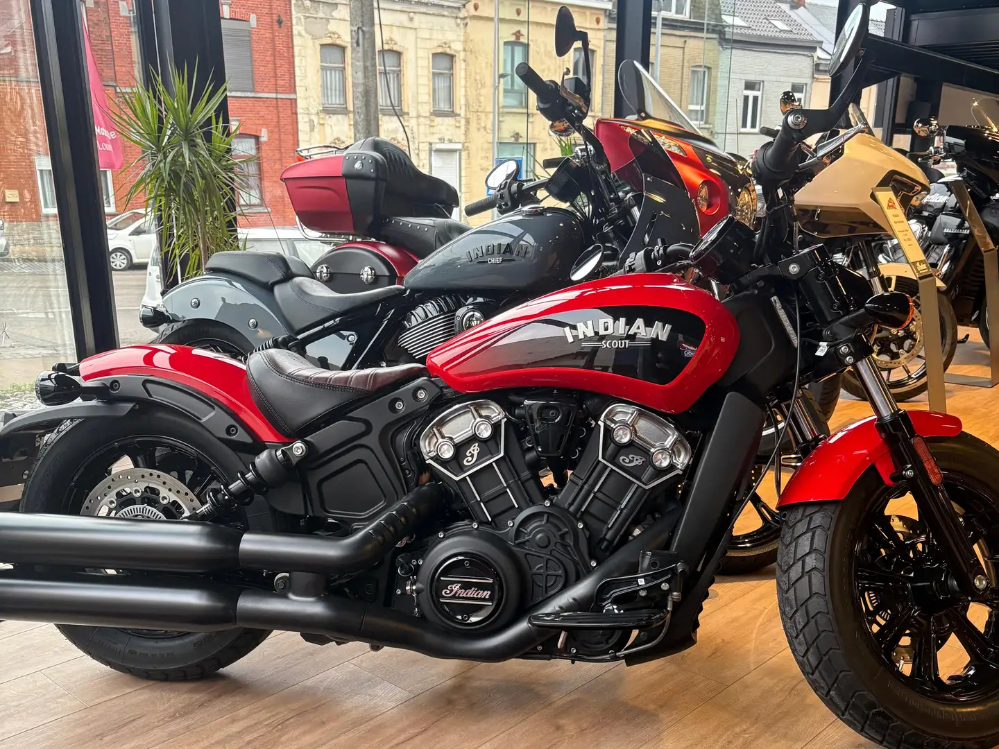 Indian Scout Bobber Orange - 1