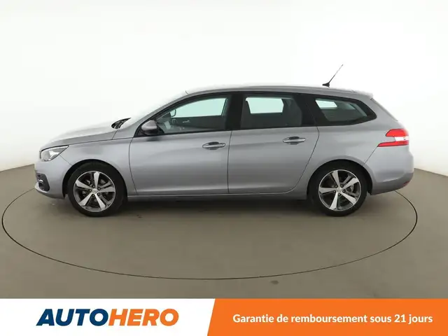 Peugeot 308 view 3