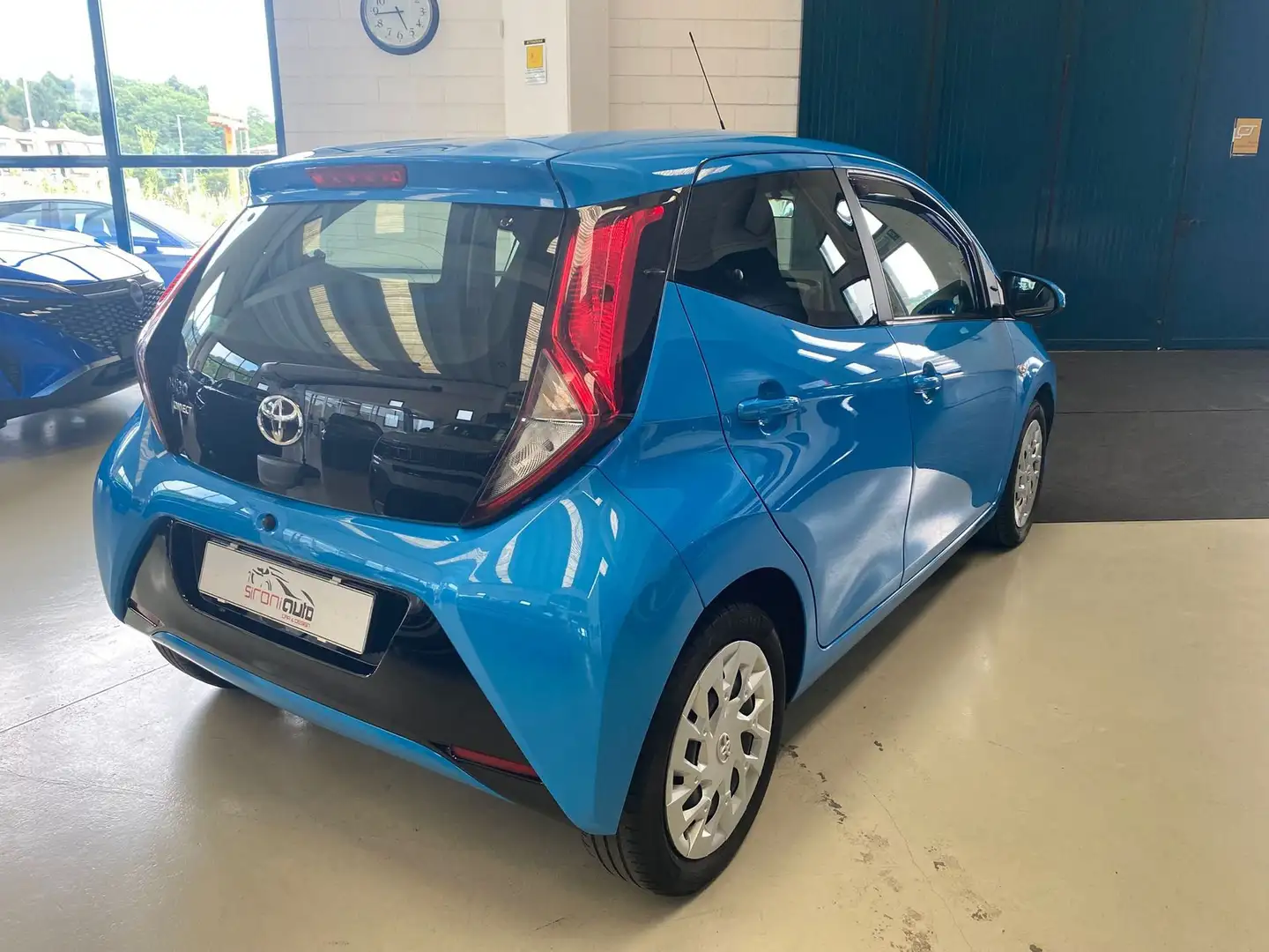 Toyota Aygo Connect 1.0 VVT-i 72 CV 5 porte x-cool MMT Blu/Azzurro - 2