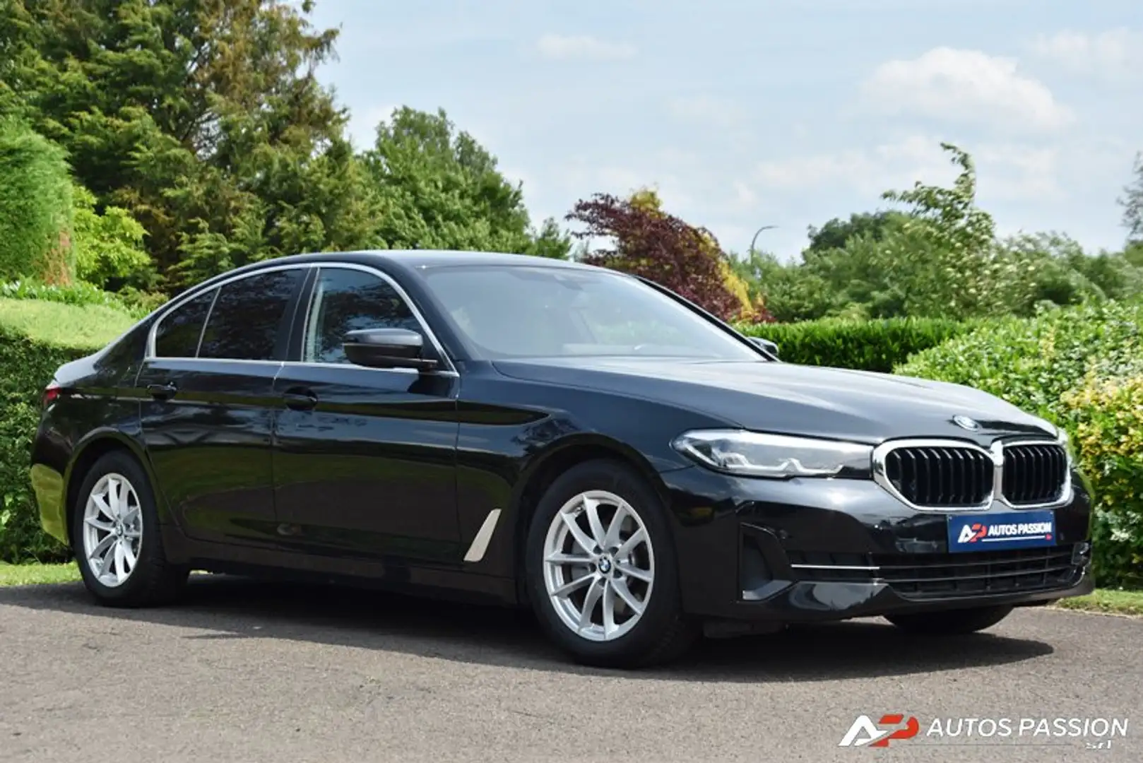 BMW 518 dA Business | Navi pro | Caméra | Volant M Černá - 2