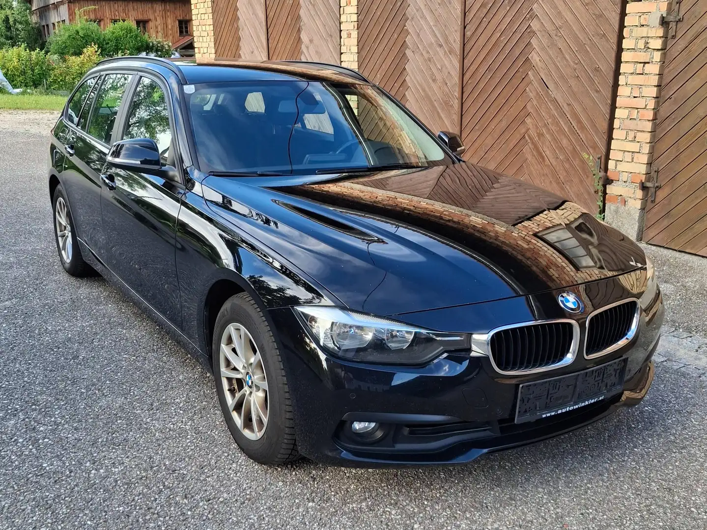 BMW 318 318d Touring Aut. Schwarz - 1