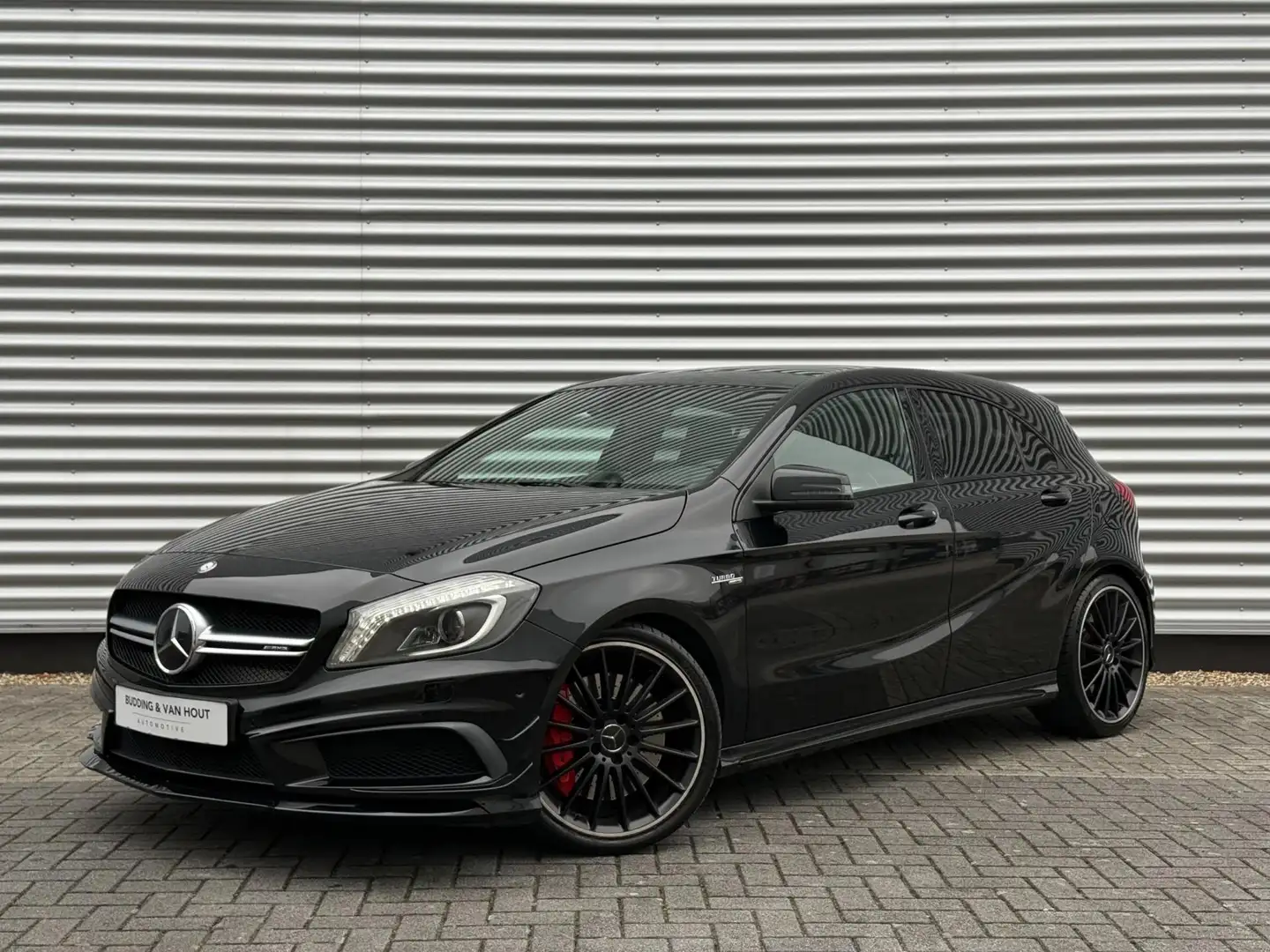 Mercedes-Benz A 45 AMG A45 4MATIC Milltek Pano Schaal Harman Kardon Memor Zwart - 2