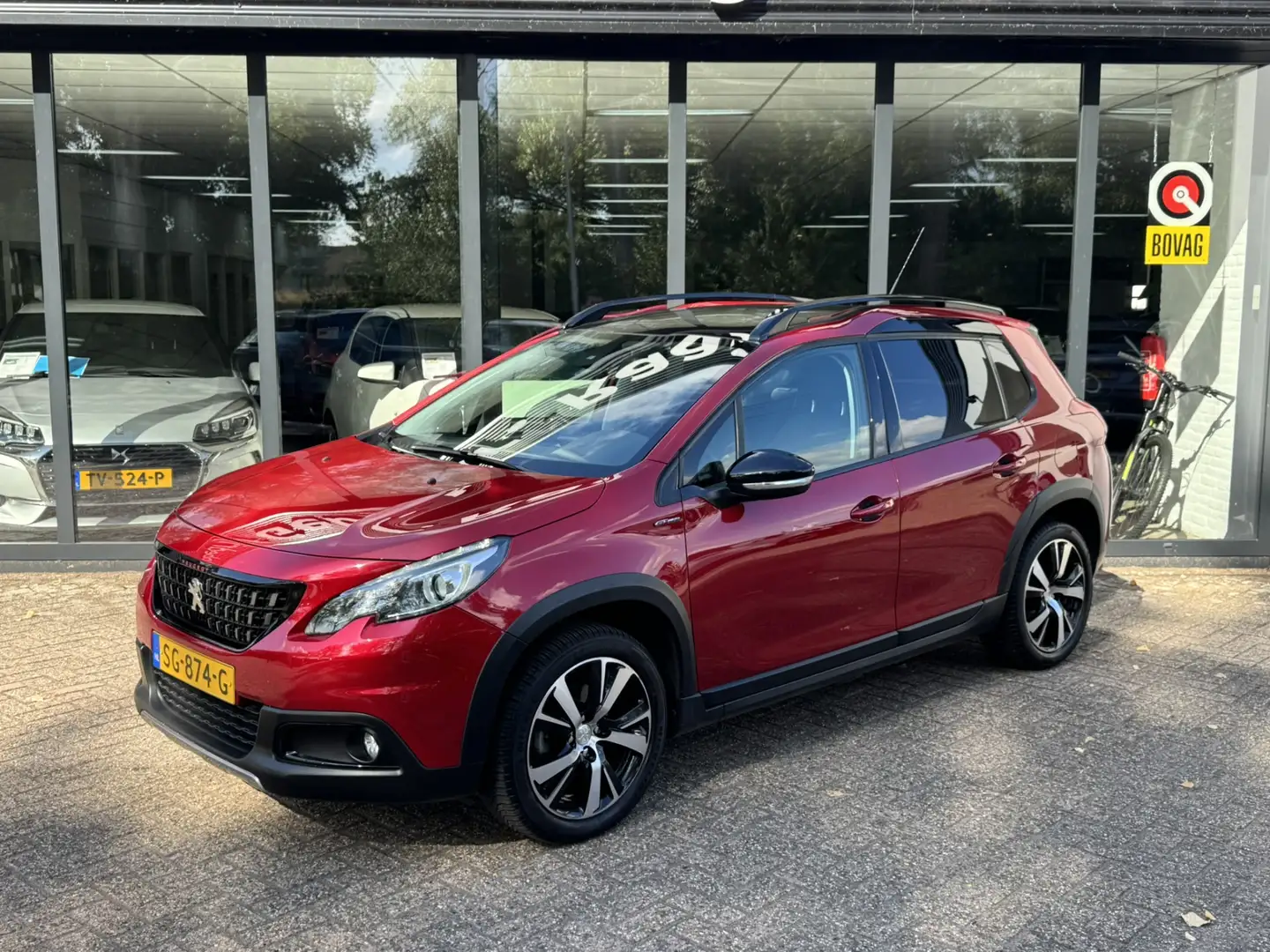 Peugeot 2008 1.2 PureTech GT-line*Panoramadak*Navigatie* Rood - 2