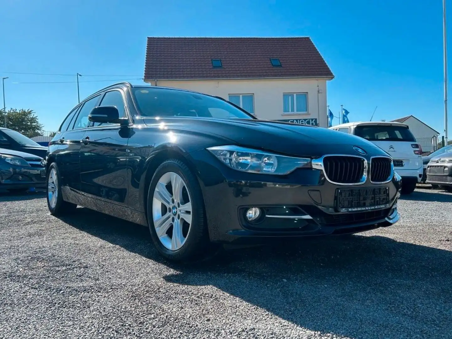 BMW 318 d AUT + SHZ + NAVI + TEMP + PDC Noir - 1