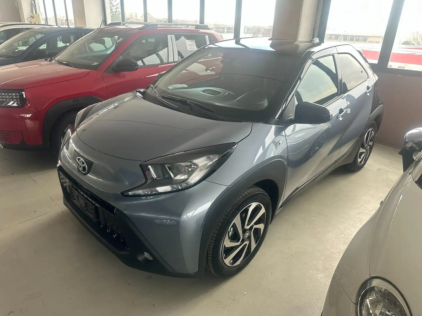 Toyota Aygo X 1.0 Trend 72cv s-cvt Grau - 1