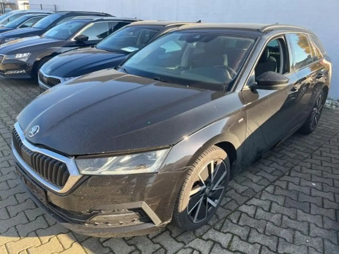 Skoda Octavia Combi 2.0 TDI DSG CLEVER MATRIX LM18 AHK Schwarz - 2