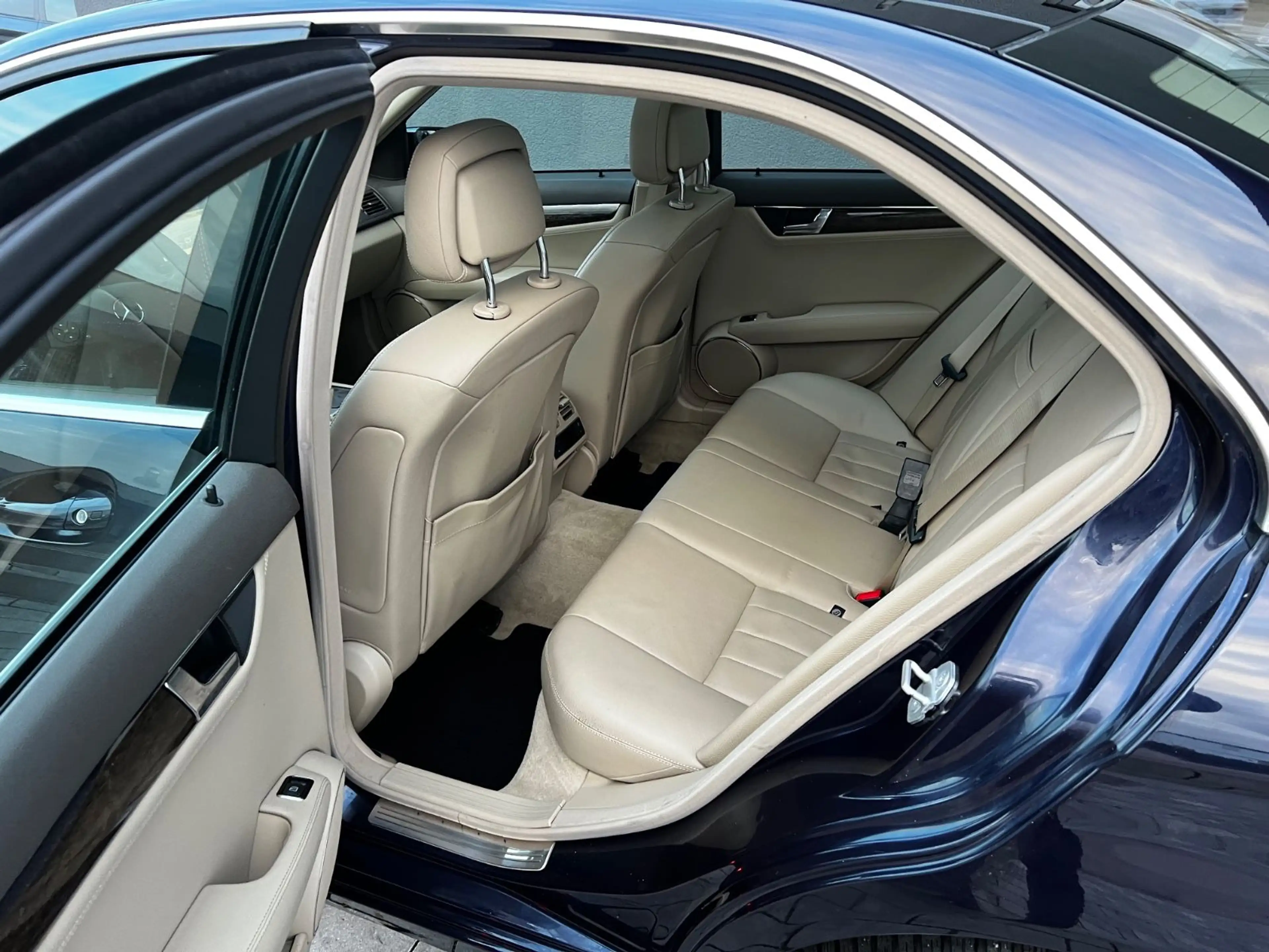 Mercedes-Benz C 350 CDI Lim BlueEfficiency 4Matic Automatik — photo 12